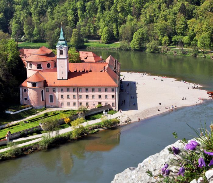 Verbringen Sie einen Tag im Kloster Weltenburg und erleben Sie die unvergleichliche Atmosphäre, das einzigartige Bier und die kulinarischen Schätze der bayerischen Küche. (Foto: AdobeStock - MyWorld)