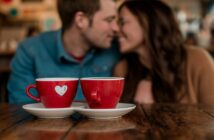 Seriöse Partnersuche bei Dating Cafe. (Foto: AdobeStock Curioso.Photography _808221233)