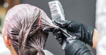 Haarfarbe und Allergien: Wie du sicher färbst (Foto: AdobeStock - 296603103 okskukuruza)